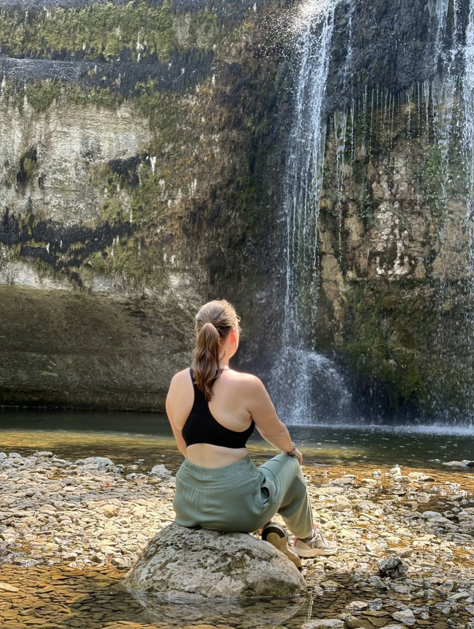 Devant les Cascades du Hérisson